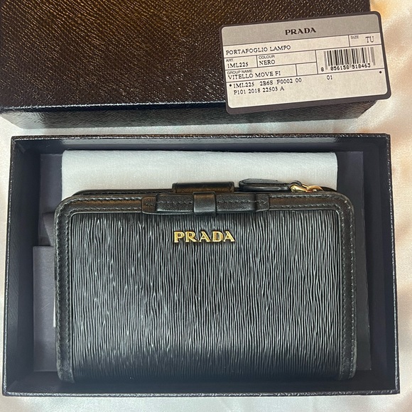 RARE Prada Black Vitello Move Compact Wallet - Picture 3 of 8